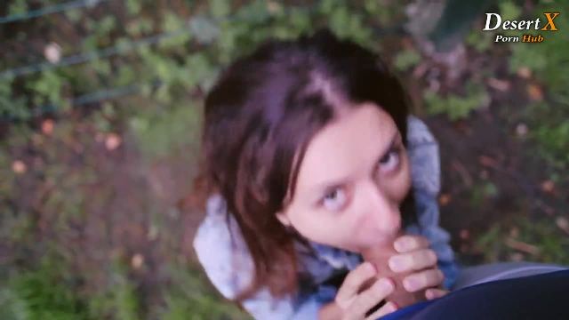 Горячий трах и сосание в парке. секс на открытом воздухе с милой девушкой (4k 60fps)