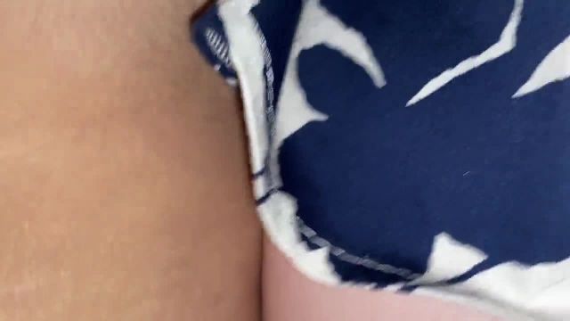 Присунул свой член под юбку - 4