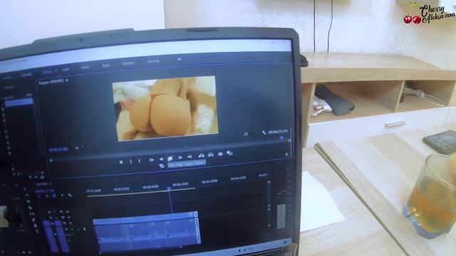 Блондинка Заглатывает Хуй и Страстно Трахается в Очко После Работы - Сквирт - 1